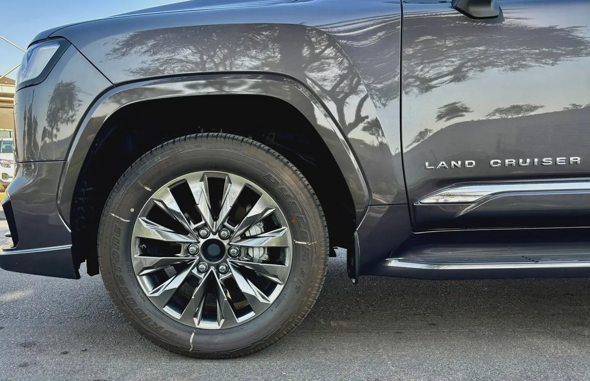 Toyota Land Cruiser VXR 4.0 2025 - GCC Specs - Brand New-5-5