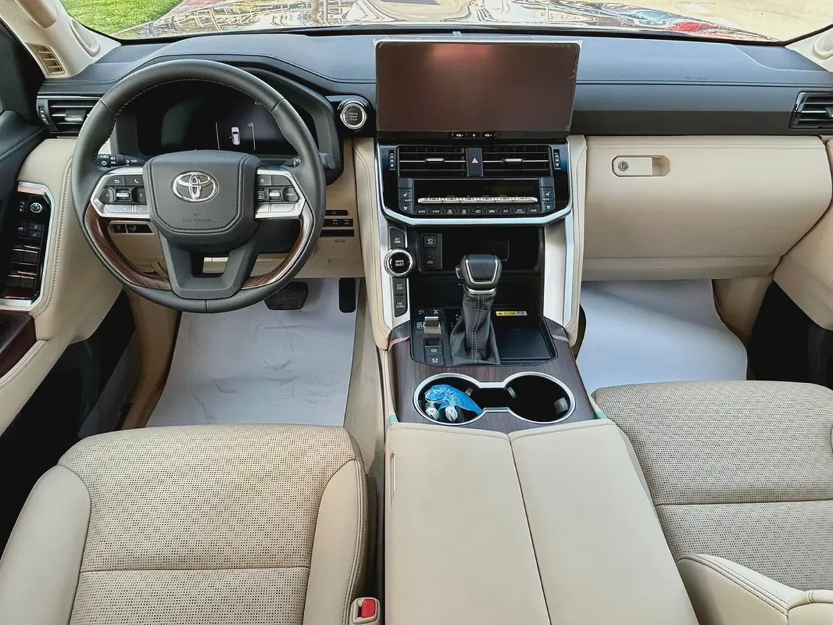 Toyota Land Cruiser VXR 4.0 2025 - GCC Specs - Brand New-8-8