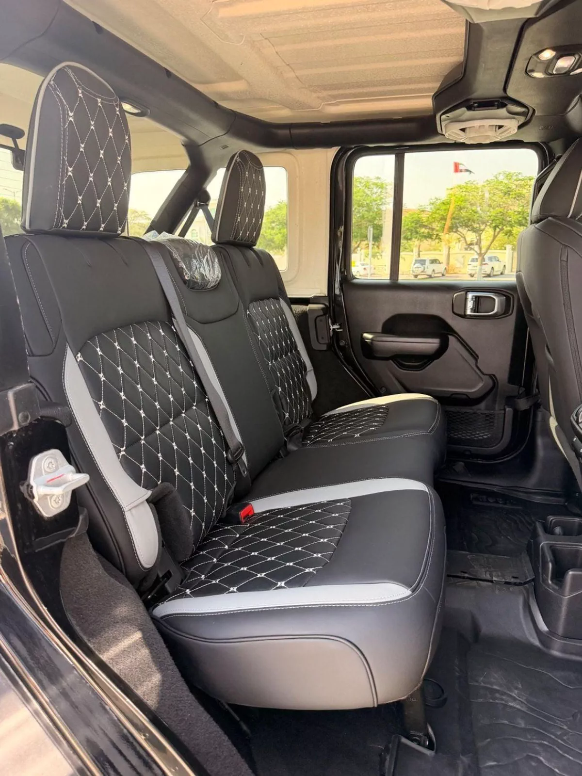 Jeep Wrangler Unlimited SPORT PLUS Willys Wheeler 3.6L A/T (4 Door)-15-0
