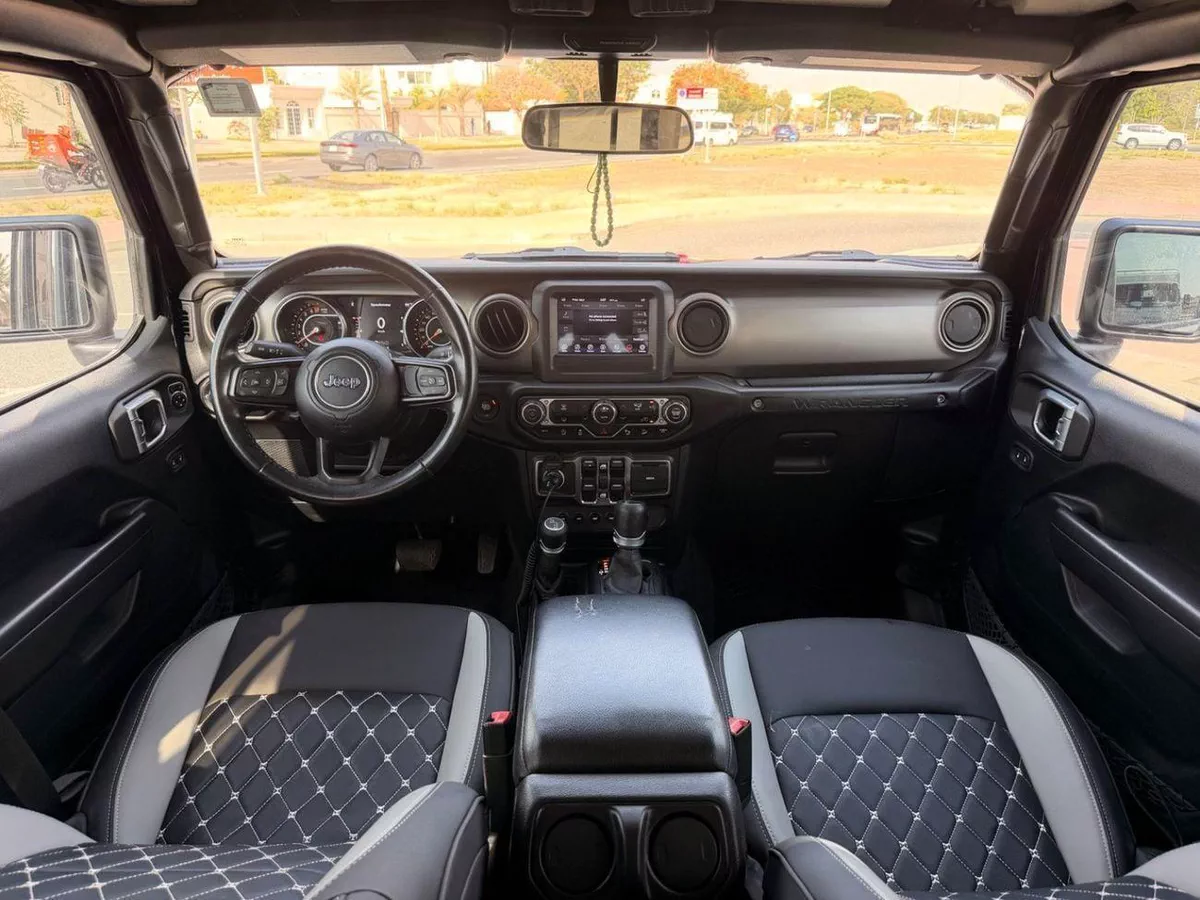 Jeep Wrangler Unlimited SPORT PLUS Willys Wheeler 3.6L A/T (4 Door)-5-0