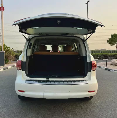 Pristine Infiniti QX80 Luxury 2016 | GCC Specs | Full Service History-9