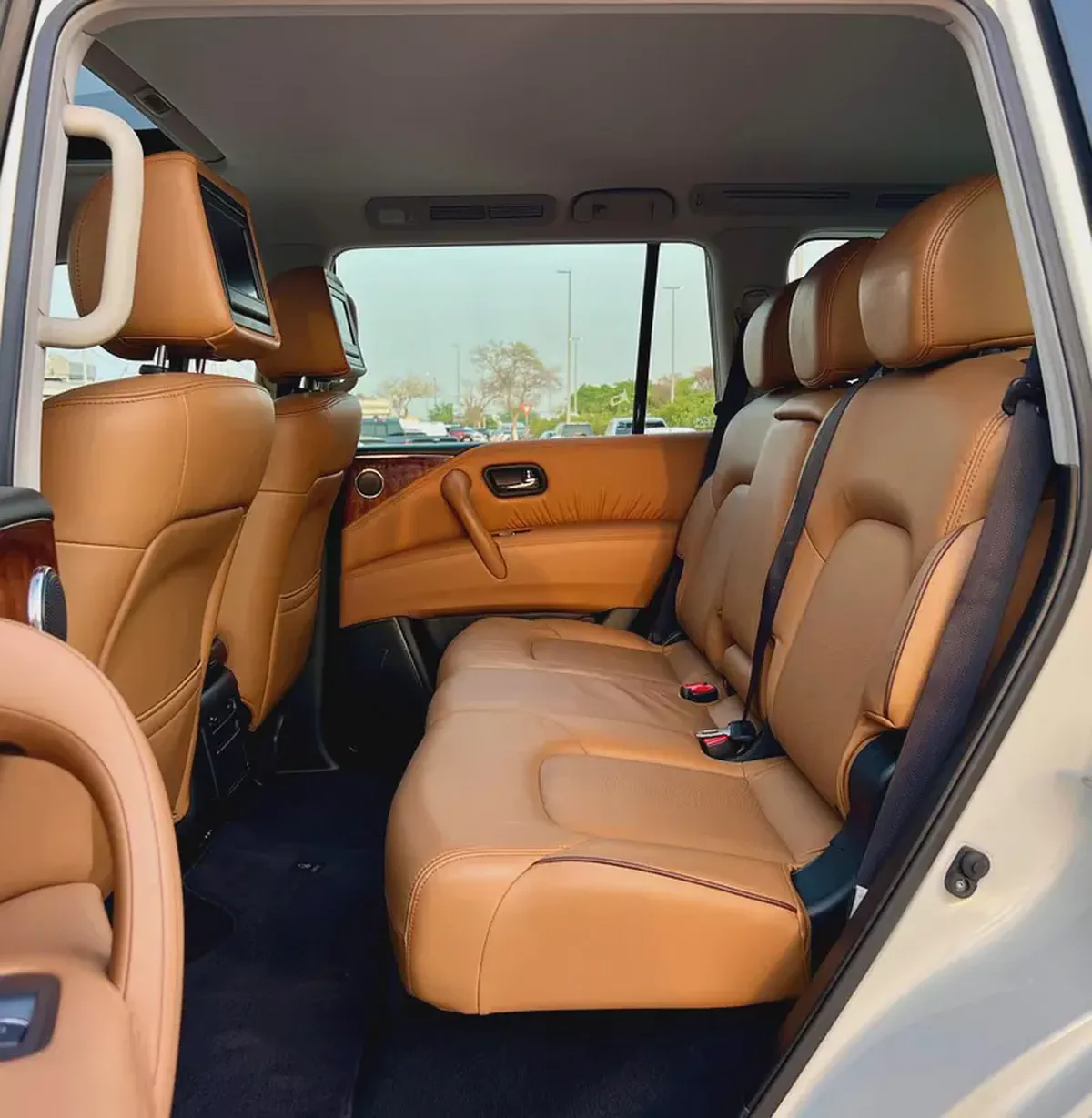 Pristine Infiniti QX80 Luxury 2016 | GCC Specs | Full Service History-13-13