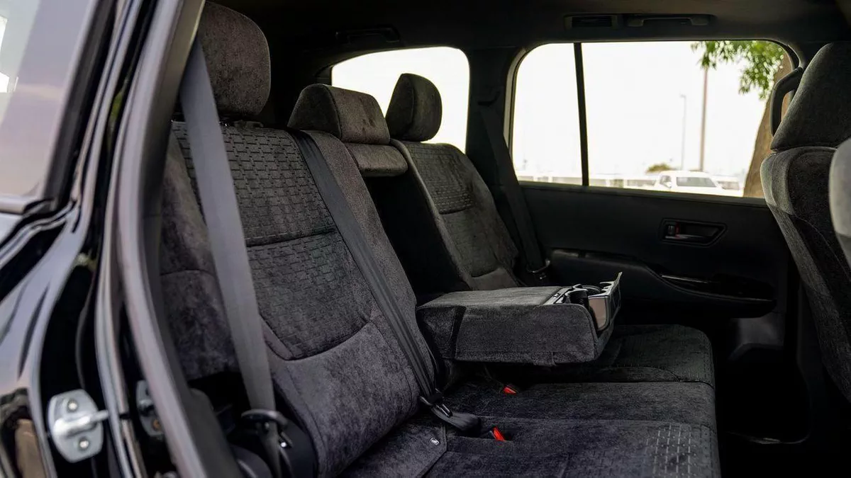 Toyota Land Cruiser GXR LC GXR 3.3D\(LHD) TOYOTA LAND CRUISER LC300 GXR 3.3D AT MY2025 – BLACK-17-0