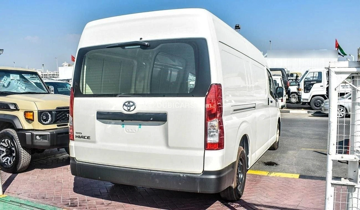 Toyota Hiace Cargo Van-6-6