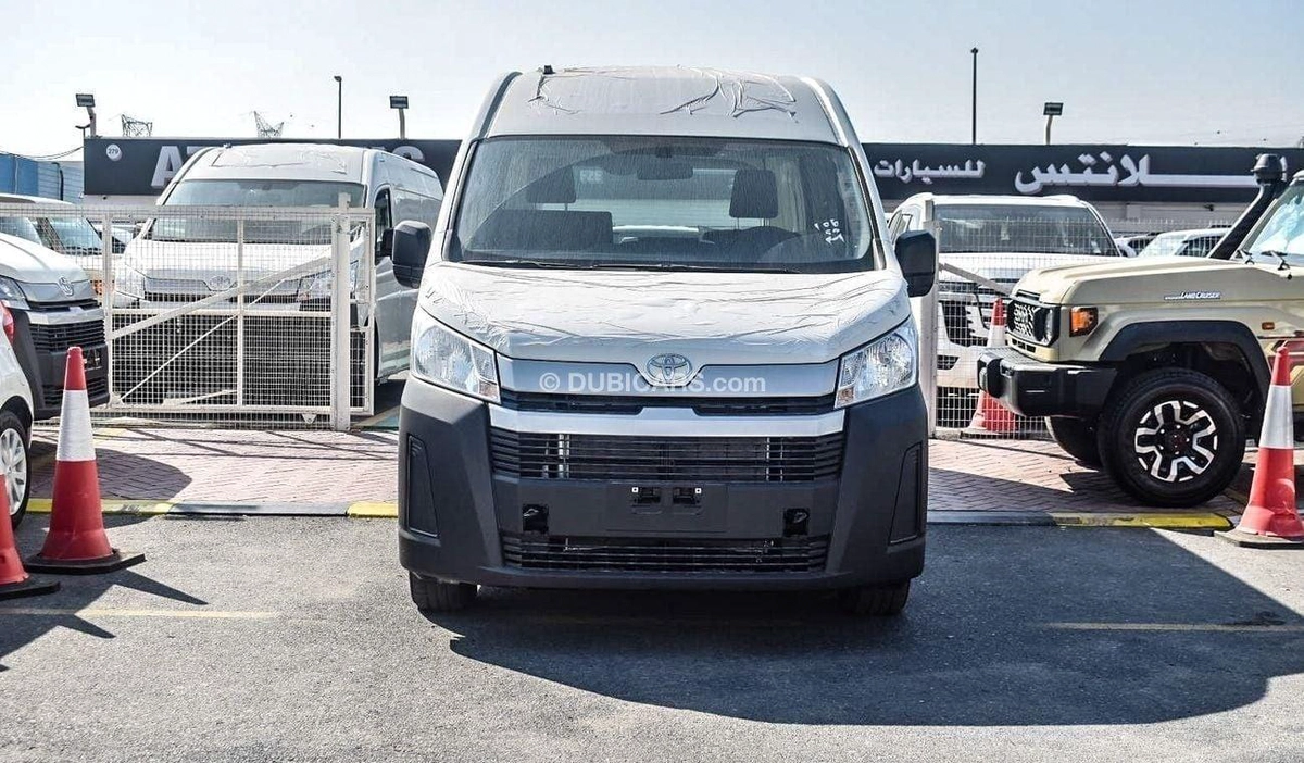 Toyota Hiace Cargo Van-5-5