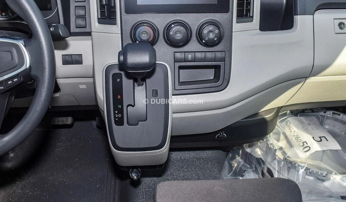 Toyota Hiace Cargo Van-12-12