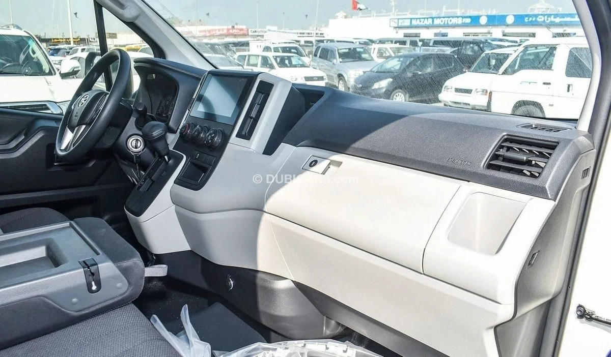 Toyota Hiace Cargo Van-3-3