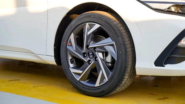 HYUNDAI ELANTRA 1.5L PETROL CHINESE SPECS 2025 MODEL
