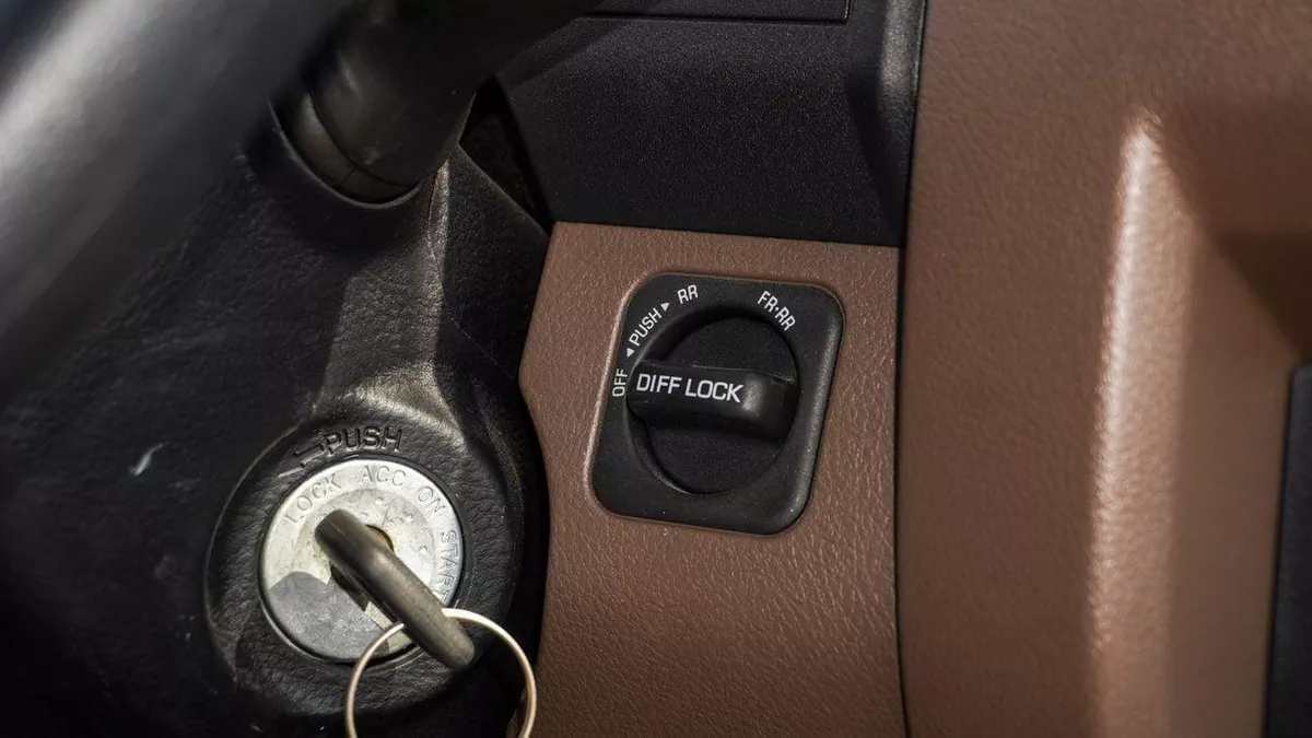 Toyota Land Cruiser Pick Up-9-0