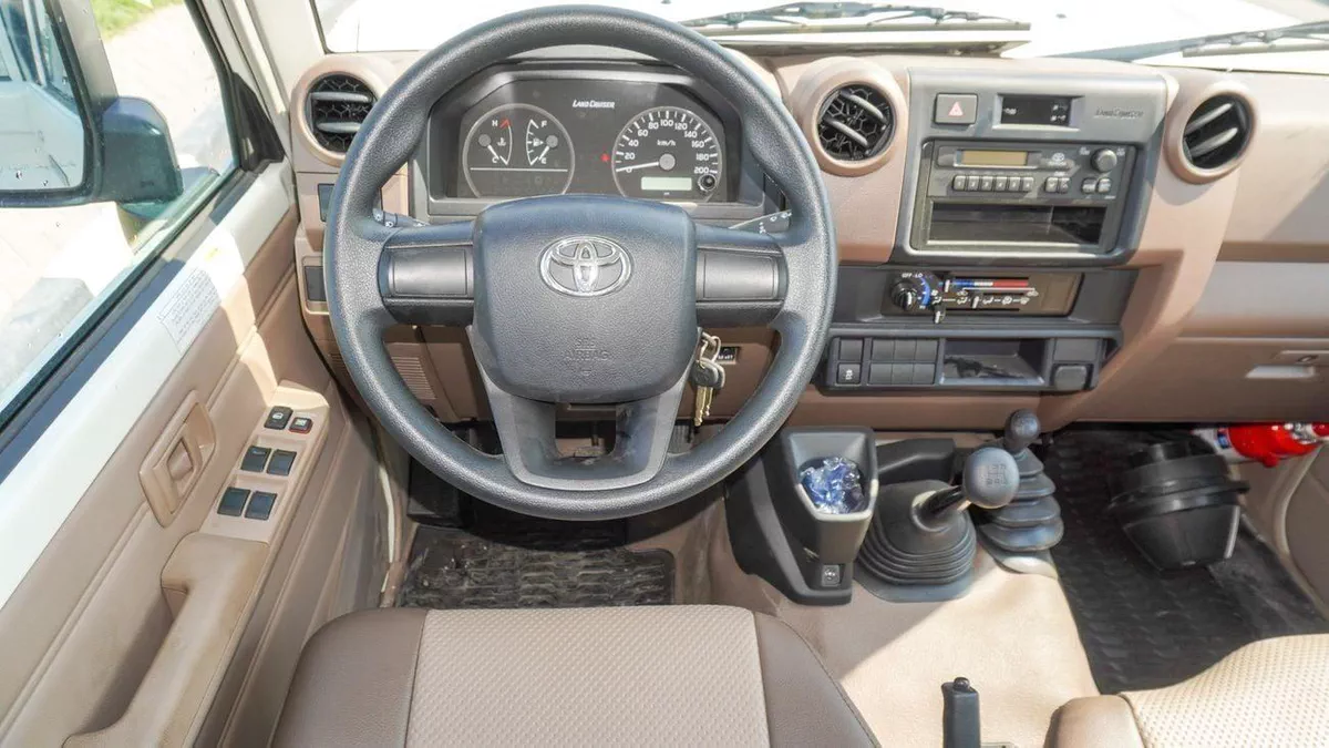 Toyota Land Cruiser Pick Up-5-0
