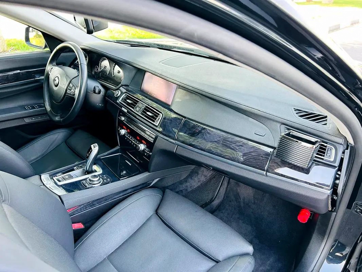BMW 750I | 2010 | ONLY : 110417 KM | CLEAN TITLE | JAPAN IMPORT
