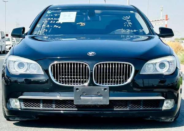 BMW 750I | 2010 | ONLY : 110417 KM | CLEAN TITLE | JAPAN IMPORT
