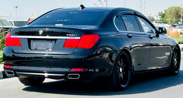 BMW 750I | 2010 | ONLY : 110417 KM | CLEAN TITLE | JAPAN IMPORT