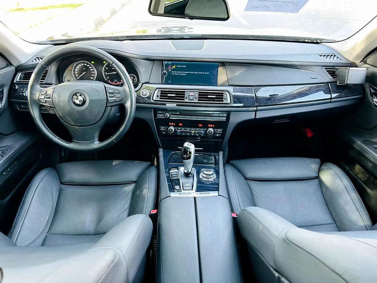 BMW 750I | 2010 | ONLY : 110417 KM | CLEAN TITLE | JAPAN IMPORT
