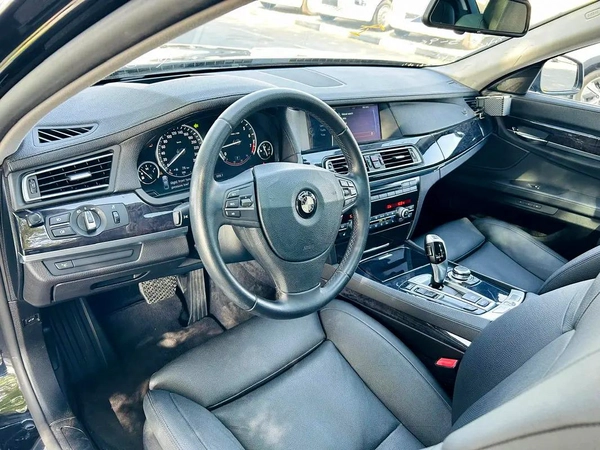 BMW 750I | 2010 | ONLY : 110417 KM | CLEAN TITLE | JAPAN IMPORT