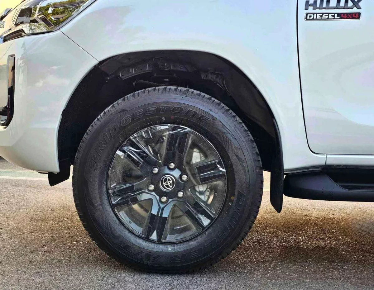 Toyota Hilux SGLX SR5 WIDE BODY / 2.4L DIESEL V4 A/T / PUSH START/REAR CAMERA/REAR CHROME BUMPER (CODE # HLD5I)-4-0