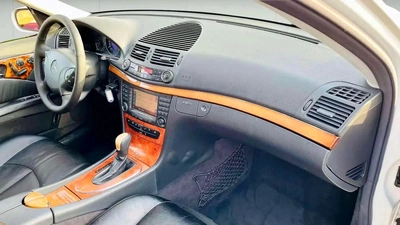 BENZ E240 | V6 | CLEAN CAR FRESH JAPAN IMPORT-15
