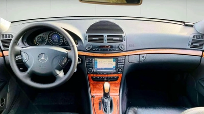 BENZ E240 | V6 | CLEAN CAR FRESH JAPAN IMPORT-1