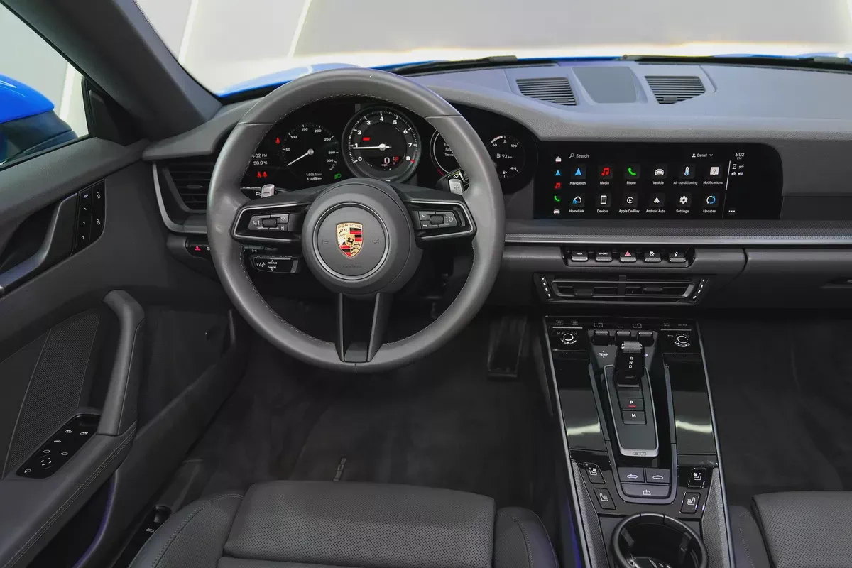 2024 - PORSCHE 911 CARRERA - V6 Prestige condition | Low Mileage for 440,000.00 AED-14-14