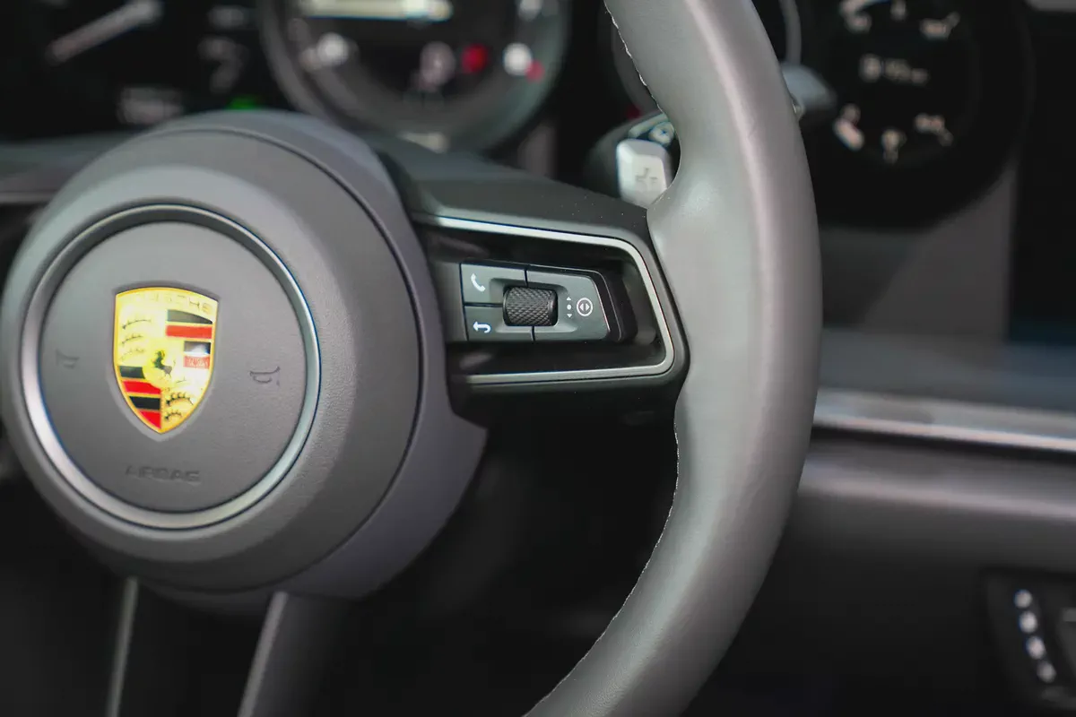 2024 - PORSCHE 911 CARRERA - V6 Prestige condition | Low Mileage for 440,000.00 AED-17-17