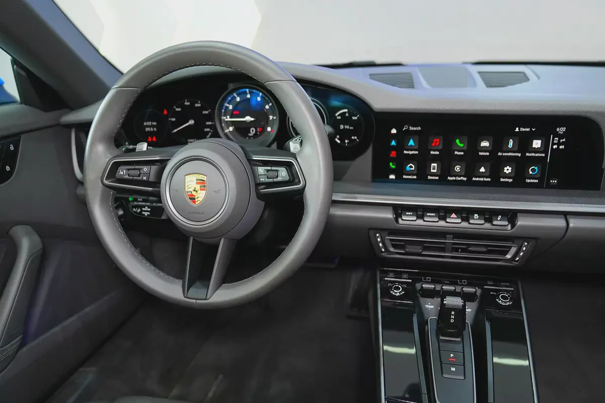 2024 - PORSCHE 911 CARRERA - V6 Prestige condition | Low Mileage for 440,000.00 AED-18-18