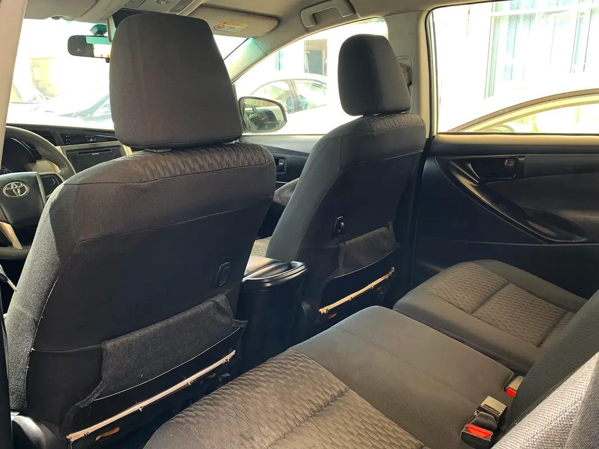 Toyota Innova SE-4-4
