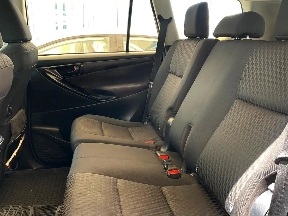 Toyota Innova SE-3-3