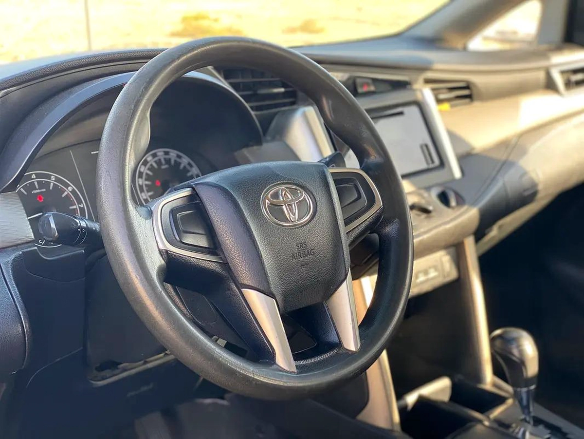 Toyota Innova SE-10-10
