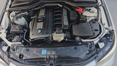 BMW 523i GCC – Luxury Sedan | Well Maintained Model: 2009 Mileage: 247,819 KM GCC Specifications Wel-3