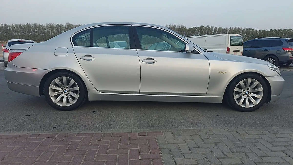 BMW 523i GCC – Luxury Sedan | Well Maintained Model: 2009 Mileage: 247,819 KM GCC Specifications Wel-11-11