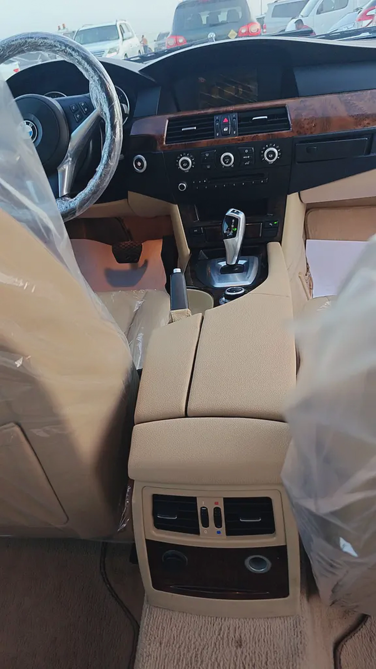 BMW 523i GCC – Luxury Sedan | Well Maintained Model: 2009 Mileage: 247,819 KM GCC Specifications Wel-16-16