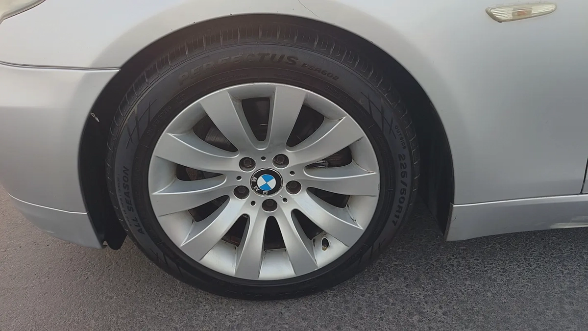 BMW 523i GCC – Luxury Sedan | Well Maintained Model: 2009 Mileage: 247,819 KM GCC Specifications Wel-4-4