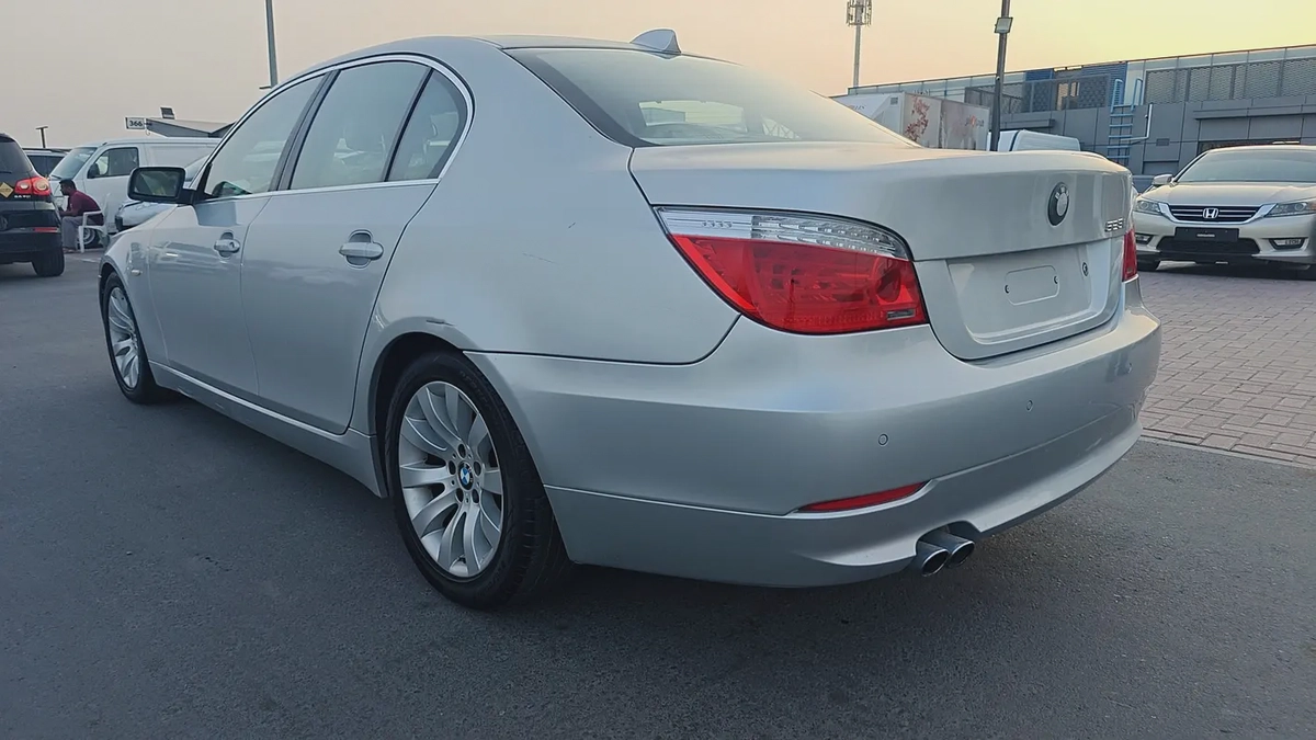 BMW 523i GCC – Luxury Sedan | Well Maintained Model: 2009 Mileage: 247,819 KM GCC Specifications Wel-7-7