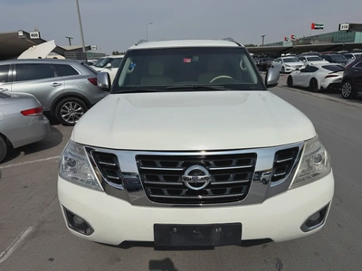 Nissan patrol 2013 fullopshin white cooor GCC calen car-0