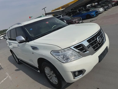 Nissan patrol 2013 fullopshin white cooor GCC calen car-1
