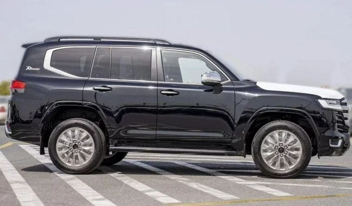 Toyota Land Cruiser VXR TOYOTA LAND CRUISER VXR 3.5L PETROL-2-0