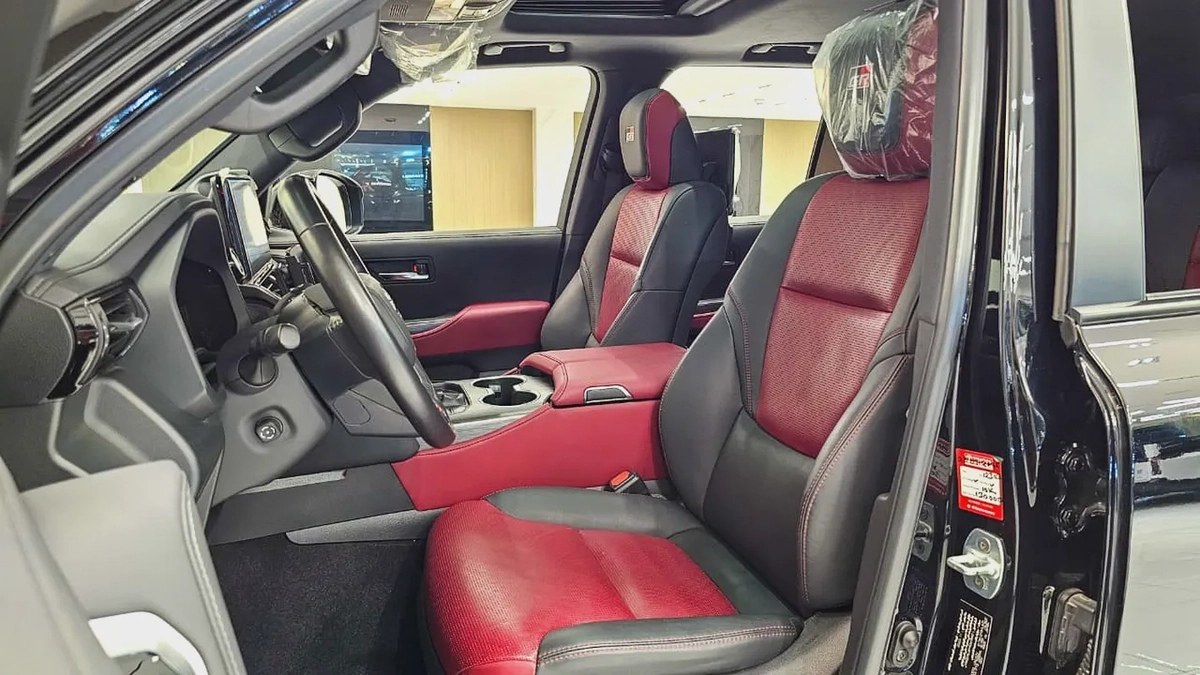 TOYOTA - LAND CRUISER - GR SPORT - 2023 - GCC SPECS - 130,000KM - FULL SERVICE HISTORY FROM AGENCY-6-6