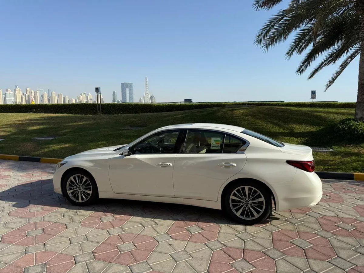 Infiniti Q50 LUXE-2-0