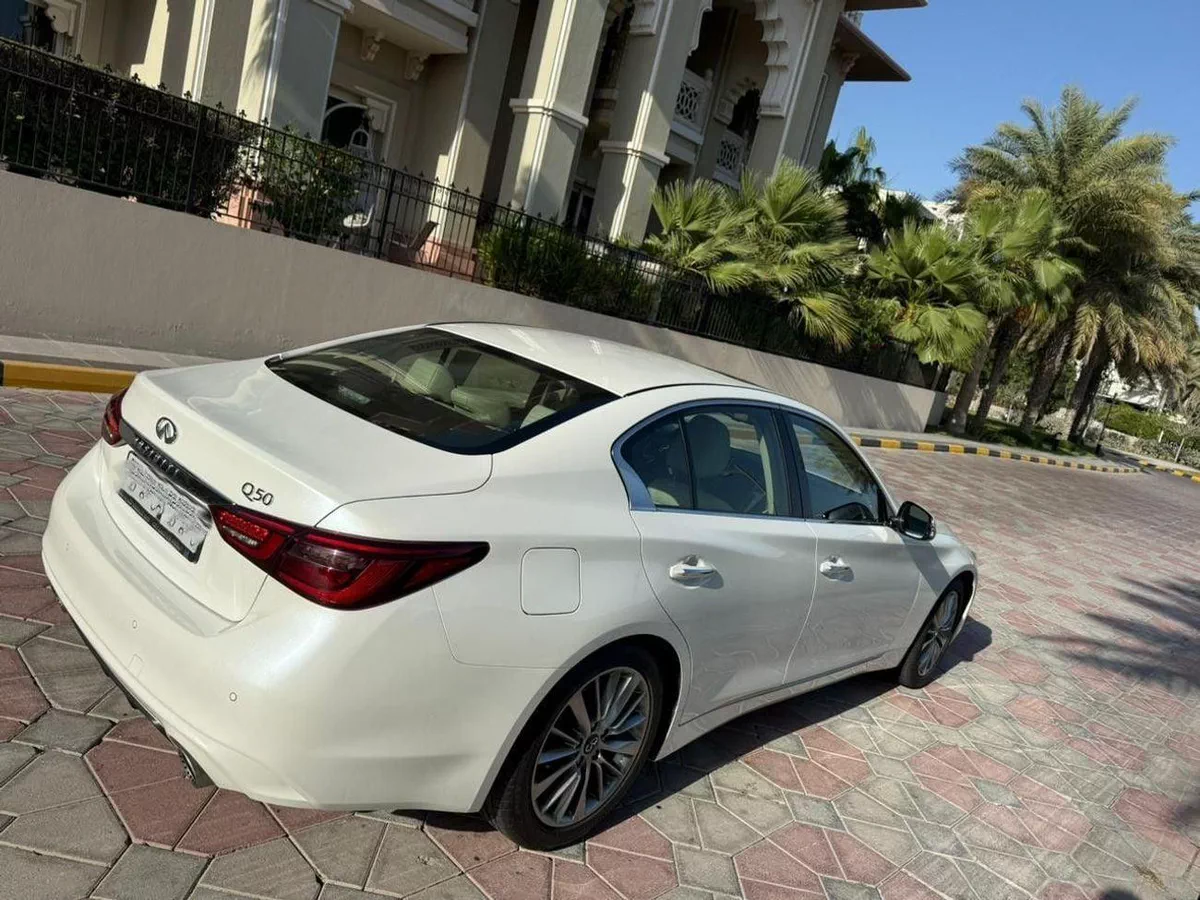 Infiniti Q50 LUXE-4-0