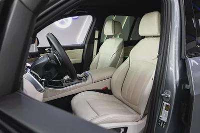 2025 - BMW X5 M60i - V8 for 377,000.00 AED-11