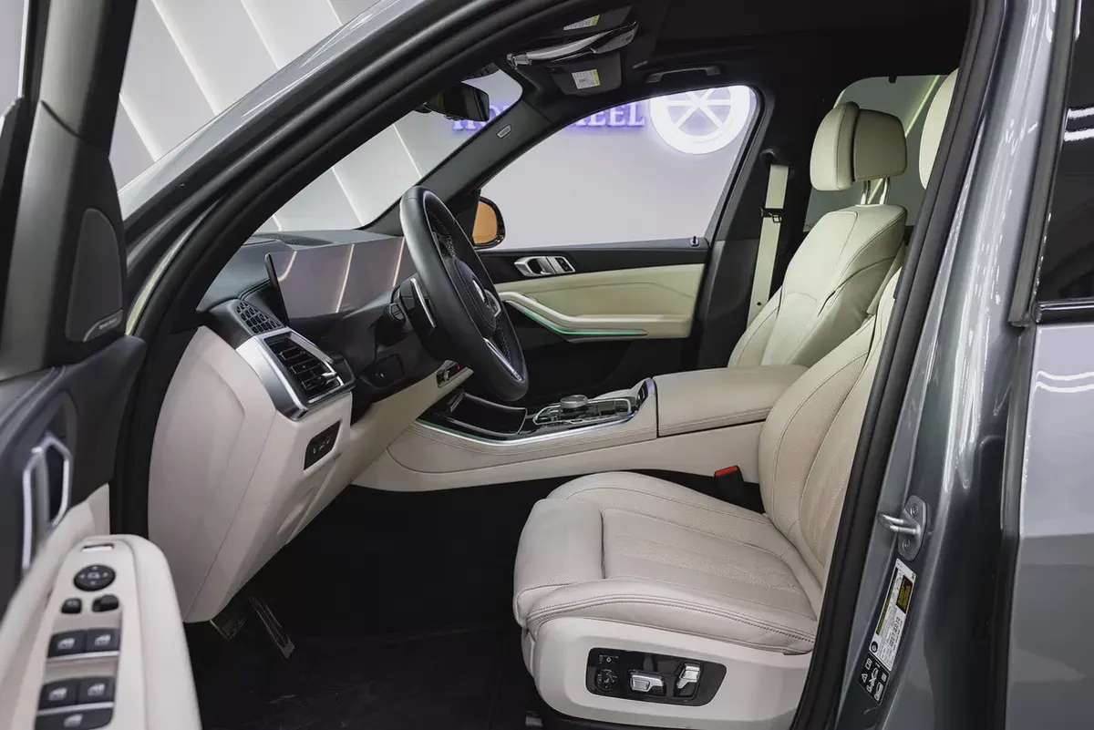 2025 - BMW X5 M60i - V8 for 377,000.00 AED-10-10