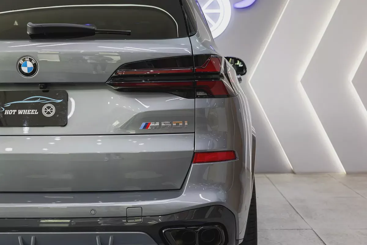 2025 - BMW X5 M60i - V8 for 377,000.00 AED-4-4