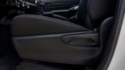 Toyota Hilux DLX HILUX 2.4L MED OPTION DIESEL 2024-17
