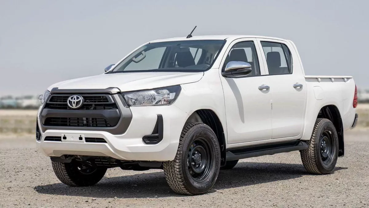 Toyota Hilux DLX HILUX 2.4L MED OPTION DIESEL 2024