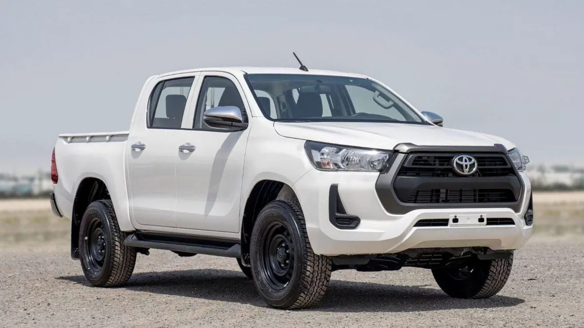 Toyota Hilux DLX HILUX 2.4L MED OPTION DIESEL 2024-2-0