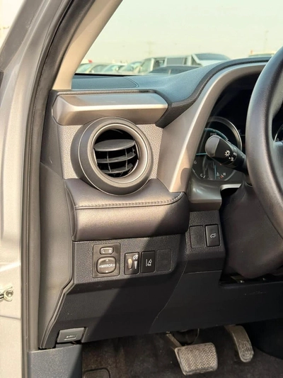 Toyota RAV4 VXR Hybrid XLE 2.5L-16