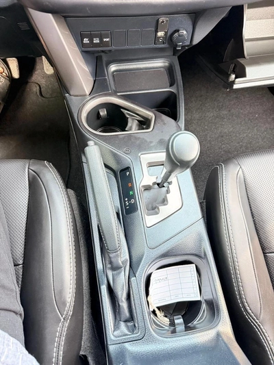 Toyota RAV4 VXR Hybrid XLE 2.5L-5