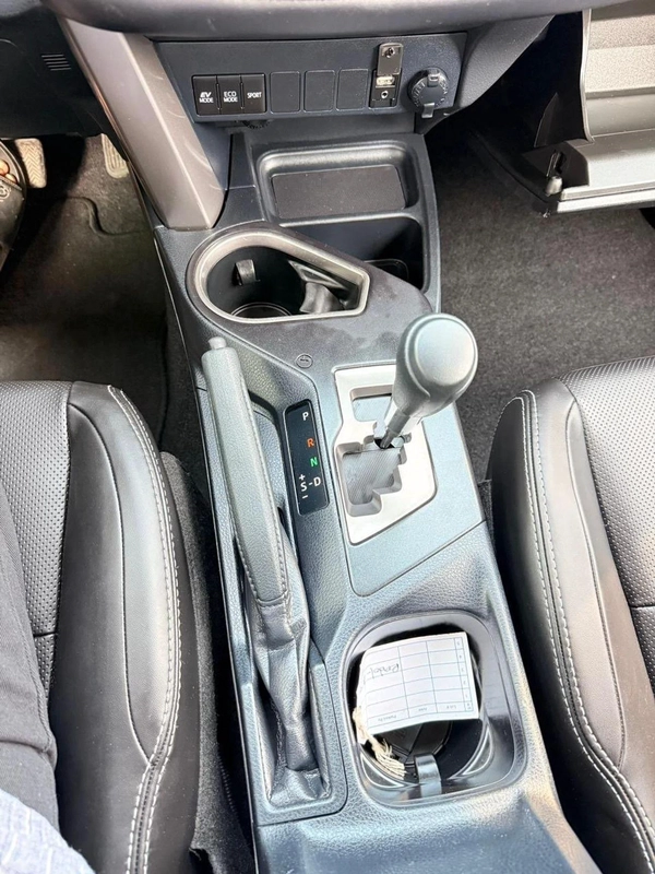 Toyota RAV4 VXR Hybrid XLE 2.5L