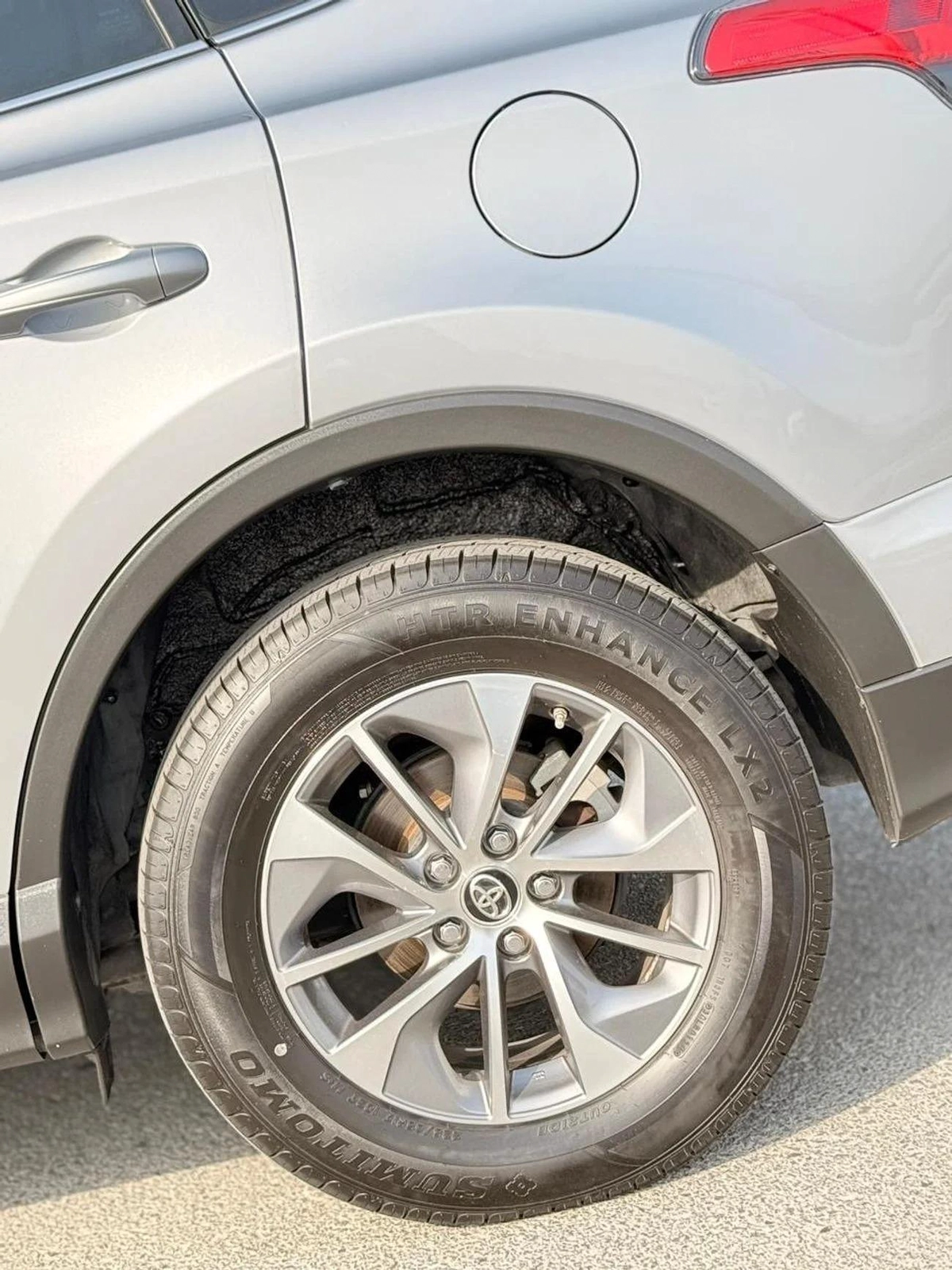 Toyota RAV4 VXR Hybrid XLE 2.5L-4-4