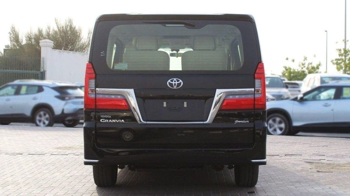Toyota Granvia-4-0